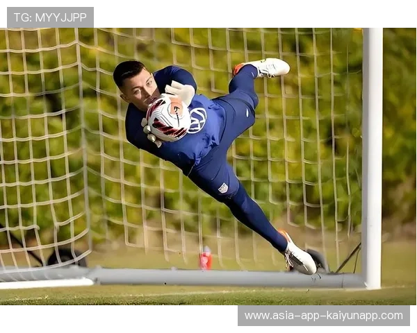 守门员参与传球组织训练，后场推进一气呵成的新套路