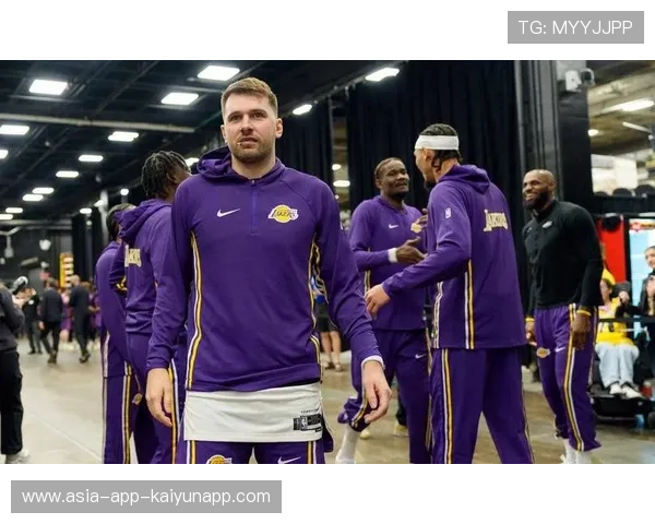 湖人赛后决策获好评，四项战术调整成夺胜关键