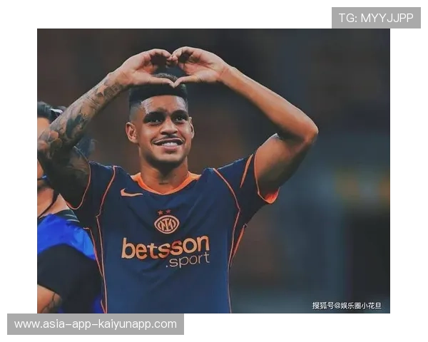 球迷全场喊名助威，新星打到泪崩