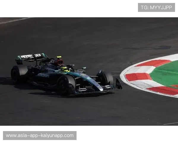 车手练习赛翻车画面吓人