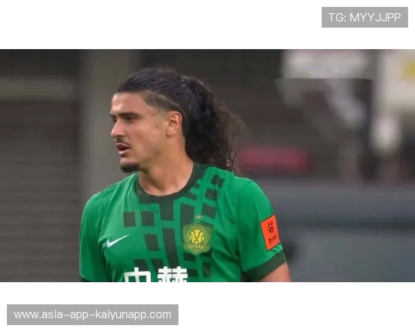 北京国安恩科洛洛前场反抢,逼出后场失误 北京国安恩科洛洛前场反抢,逼出后场失误